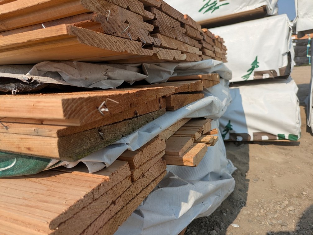 Western Red Cedar 1"x10" Utility Thick Butt Bevel KD R/L, 17 Pieces, 10' to 14' Lengths, 218 Linear Feet, 147 Sq. Ft.