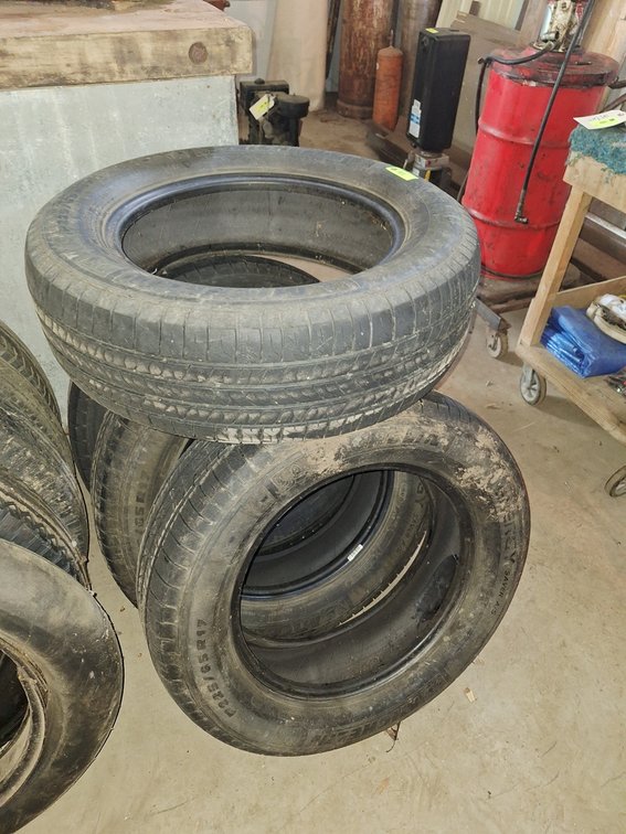 4 Michelin 225/65/R17 Tires