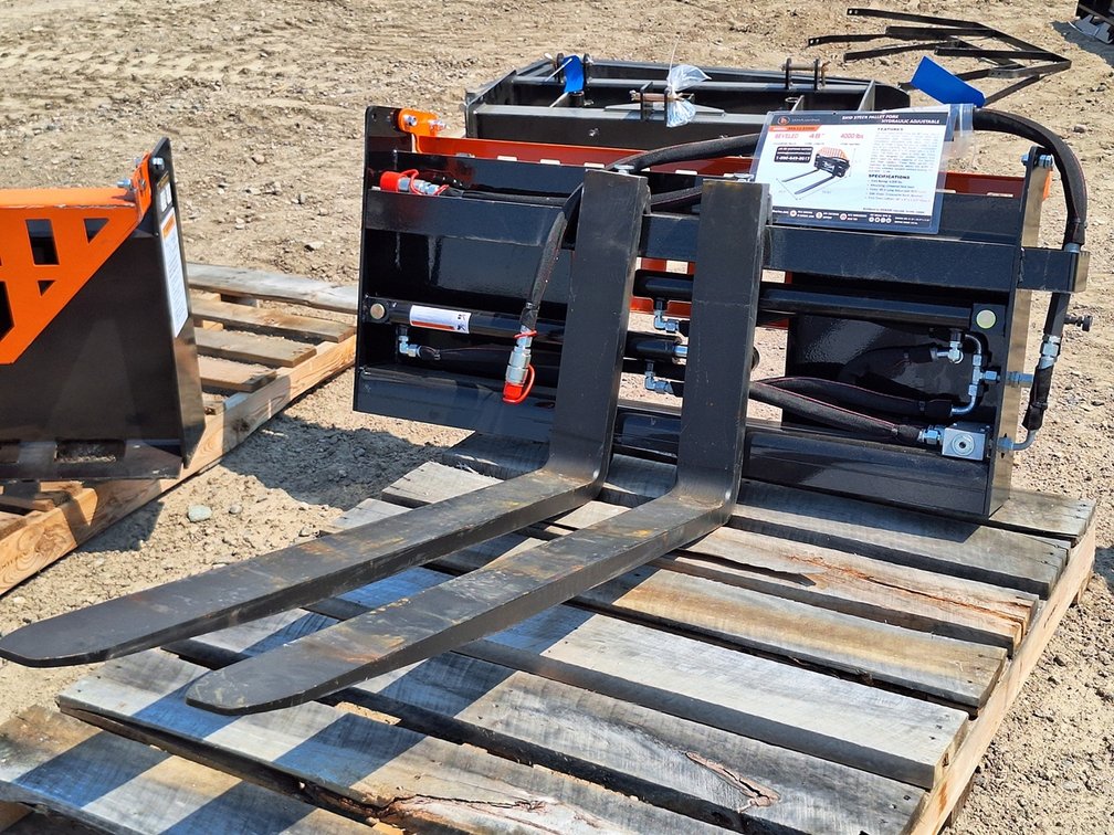2026 Wolverine Adjustable Hydraulic Pallet Forks, Model PFA-11-3300G, Unused