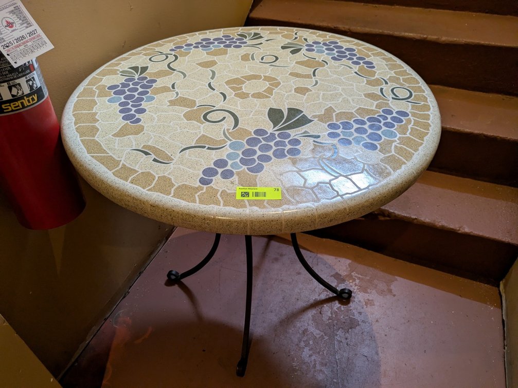 Round Mosaic Style Table, 30"x28"