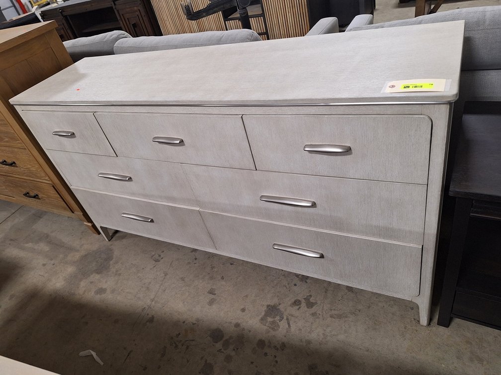 Riverside Furniture 7 Drawer Dresser, 67"x18"x36"