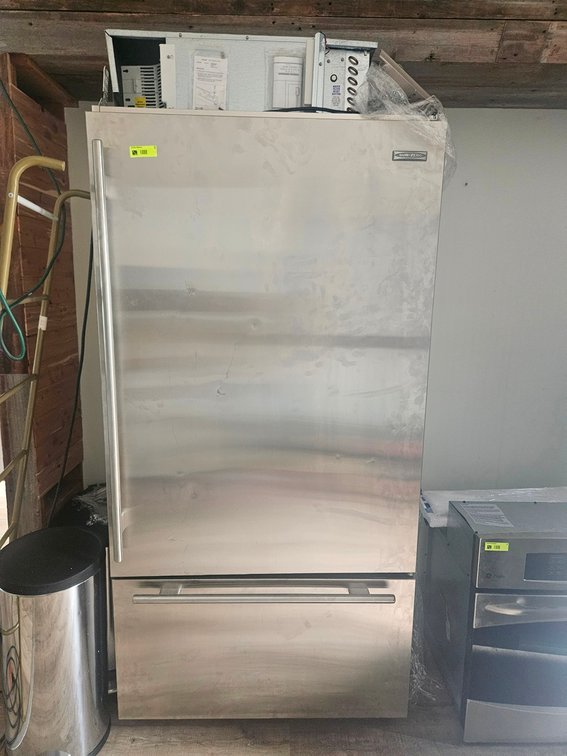 Sub-Zero Refrigerator/Freezer, Model BI-36U/S/TH, 115V, 36" Wide