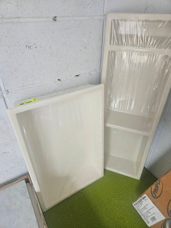 2 Assorted Bathroom Trays