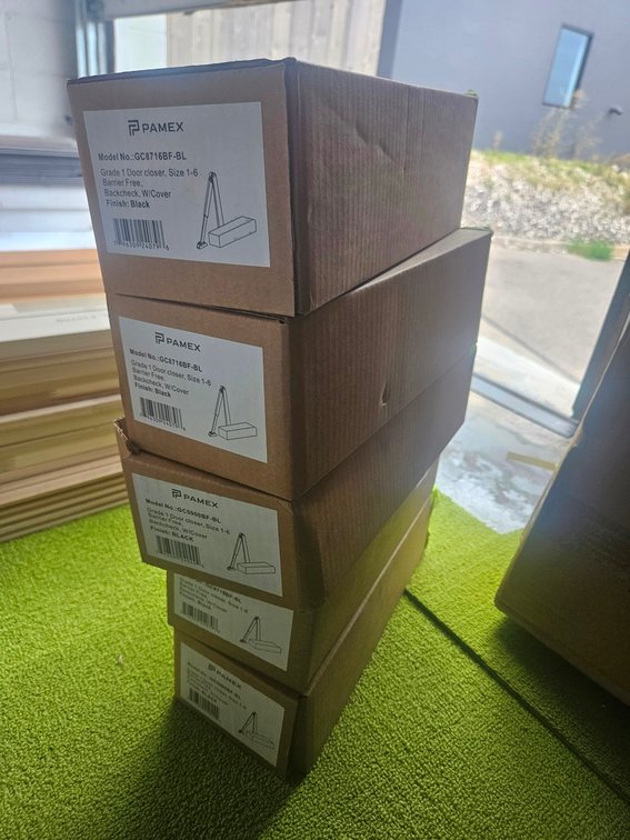 5 Pamex Grade 1 Door Closers, Model GC8716BF-BL