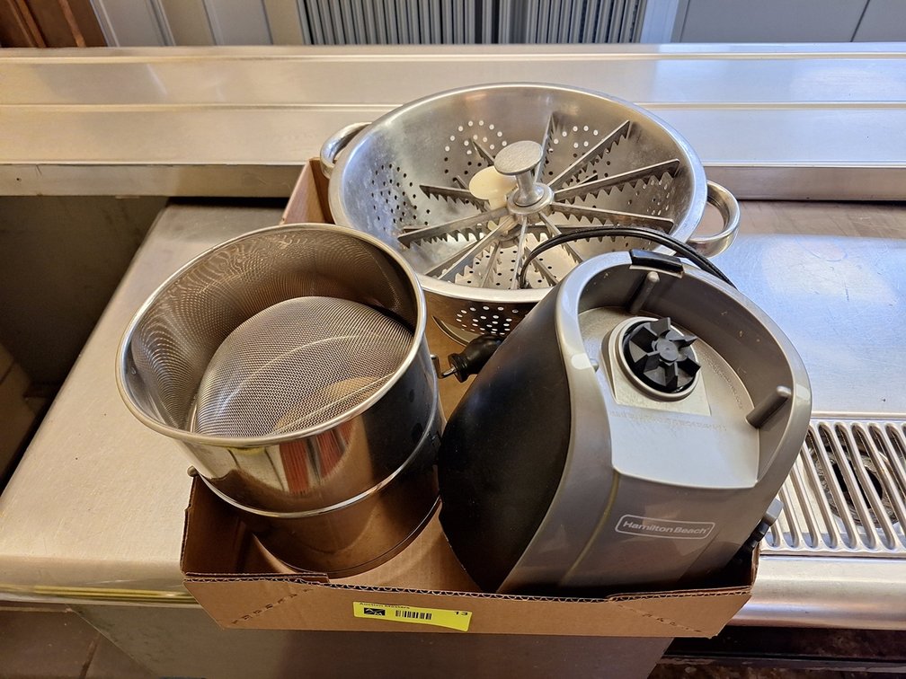 Hamilton Beach Blender Base with 2 Sifters