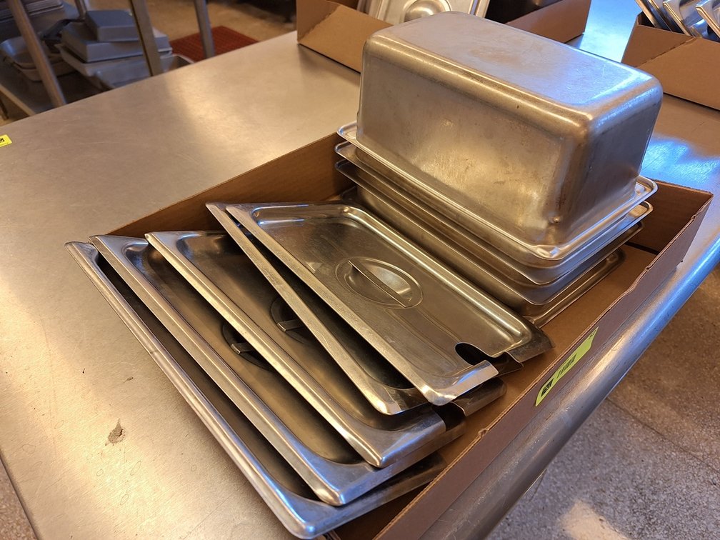 4 SS 1/6 Pans with Lids