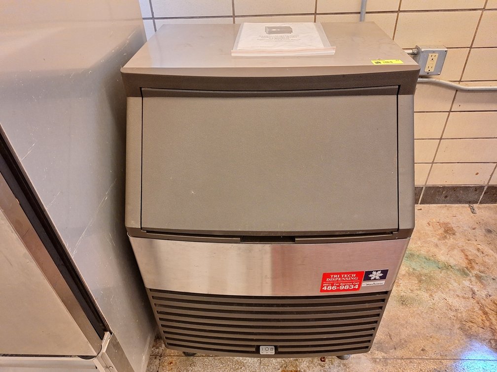 Manitowoc SS Undercounter Ice Machine, Model: QD0132A, 26"x25"x39"