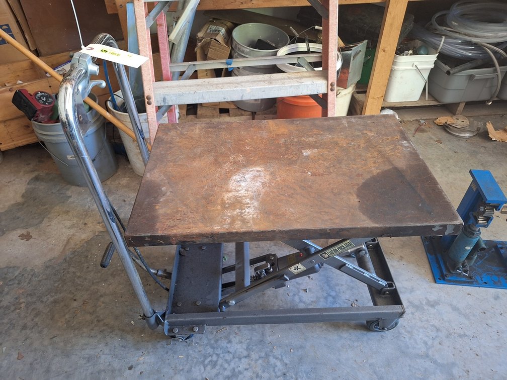 Hydraulic Lift Table on Wheels, 28"x18"