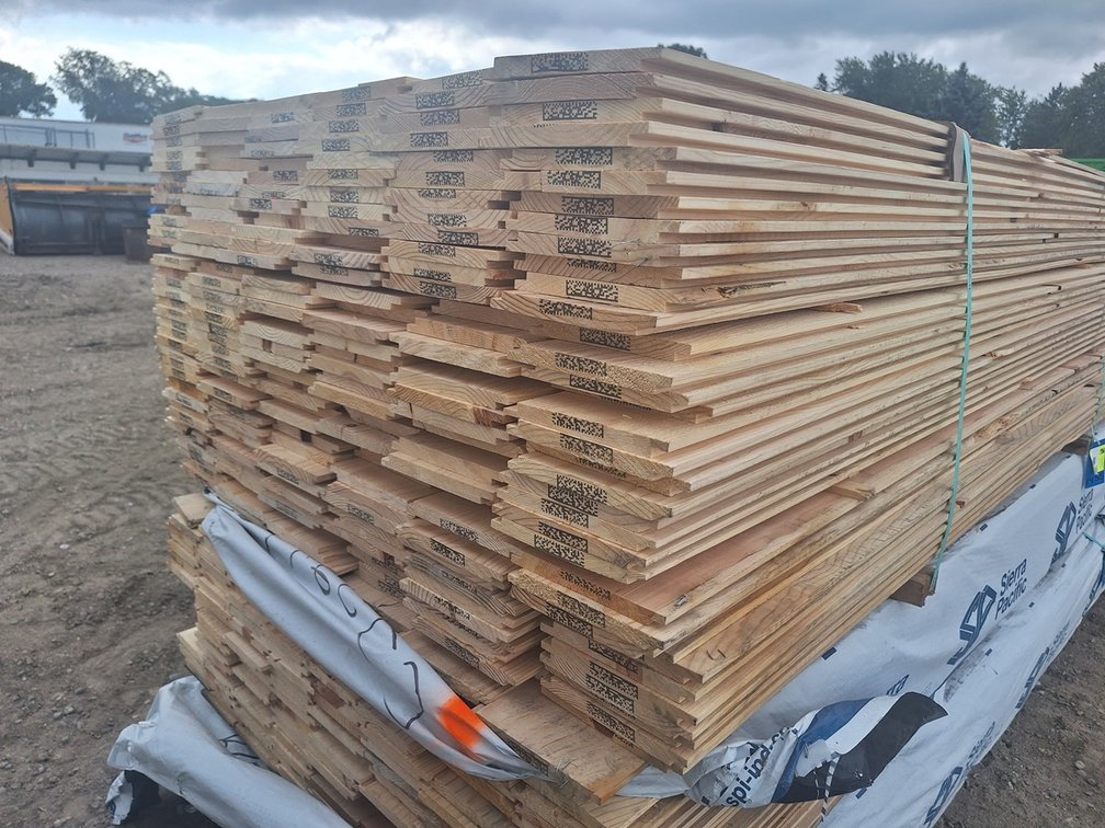 Pine 1"x8" Utility, 1/8" Nickel Gap, 6' to 10' Lengths, 1630 Linear Feet, 950 Sq. Ft.
