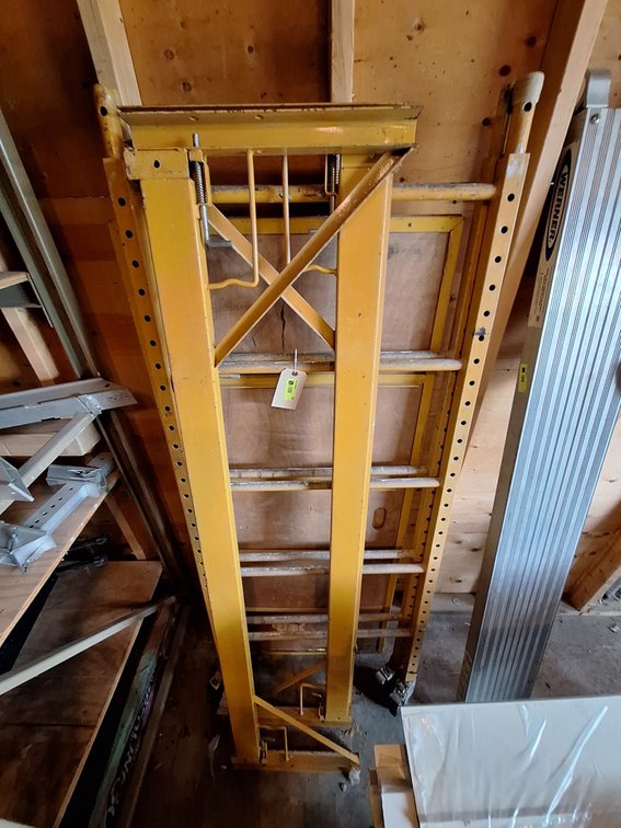 Scaffold Assembly on Wheels, 6' Tall, Platform 66"x26"
