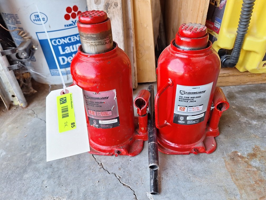 2 Strongway 20 Ton Bottle Jacks