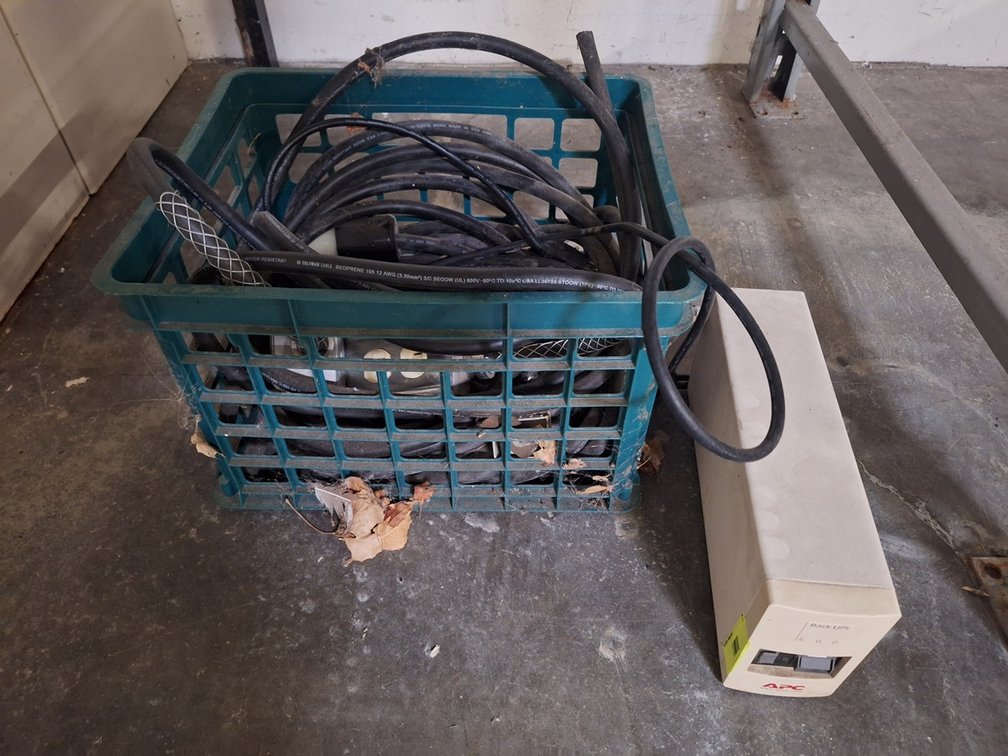 APC Back Up with Heavy Gauge Outlet/Cable