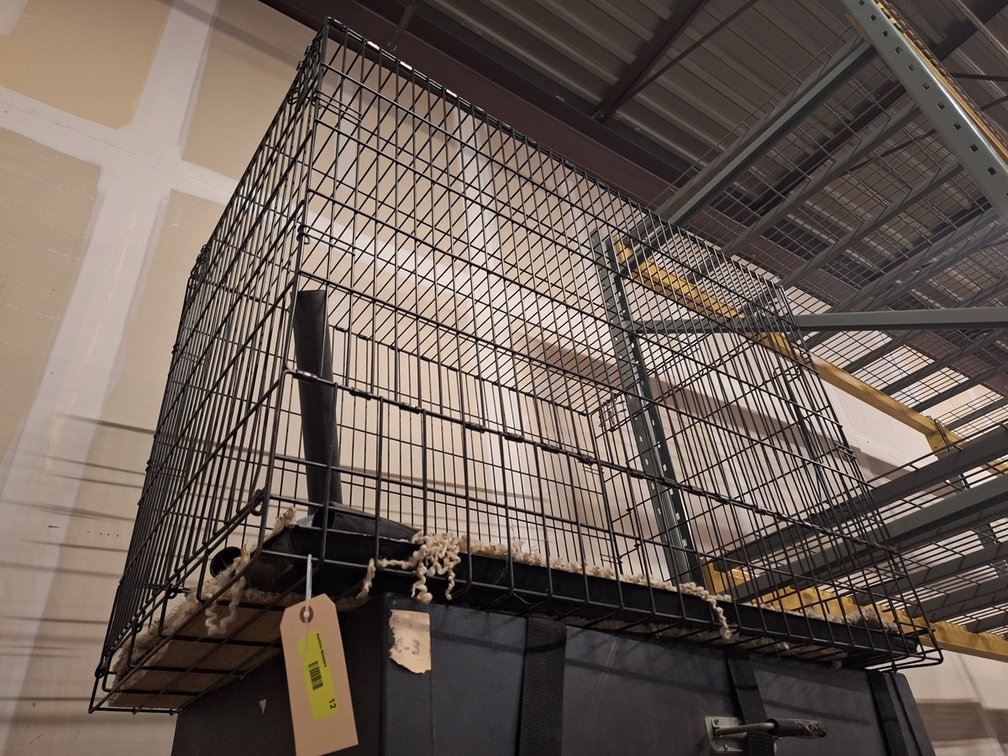 Metal Dog Kennel, 48"x26"x36"