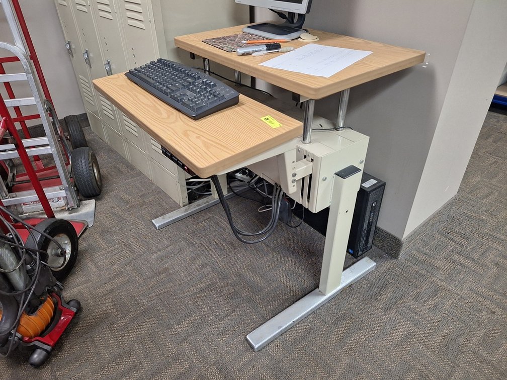 Adjustable Workstation, 29"x31"