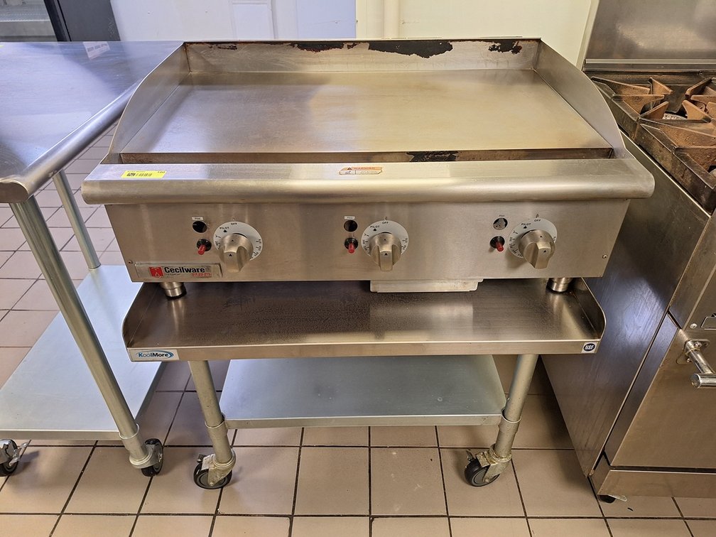 Cecilware Pro SS 36" 3-Burner Flat Top Gas Griddle with 36" Stand with Undershelf on Wheels