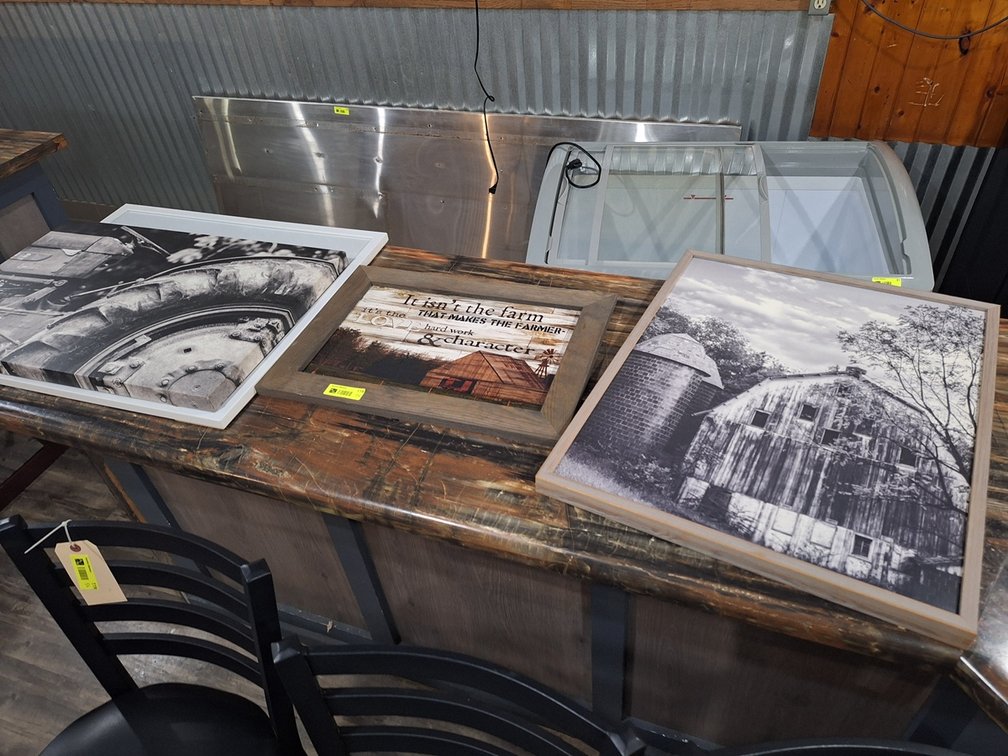 4 Assorted Wall Decor