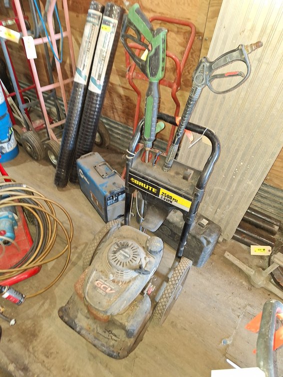 Brute 2500 PSI Pressure Washer on Wheels with Wand, Gas