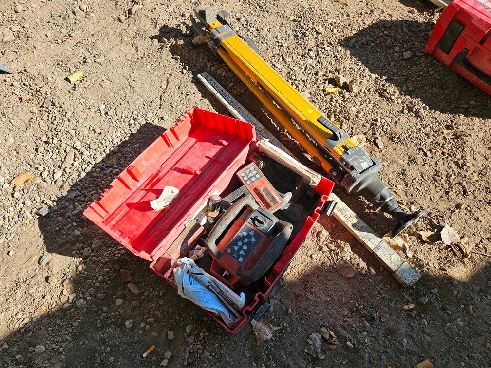 Hilti PR25 Level with Stand and Story Pole