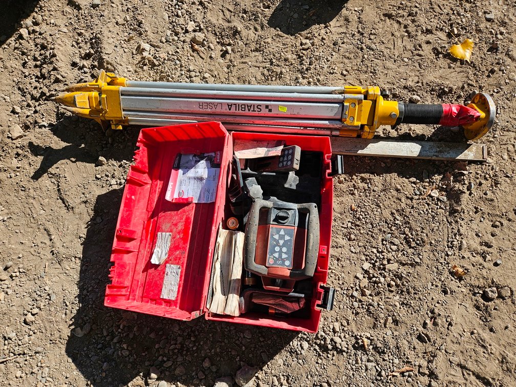 Hilti PR25 Level with Stand and Story Pole