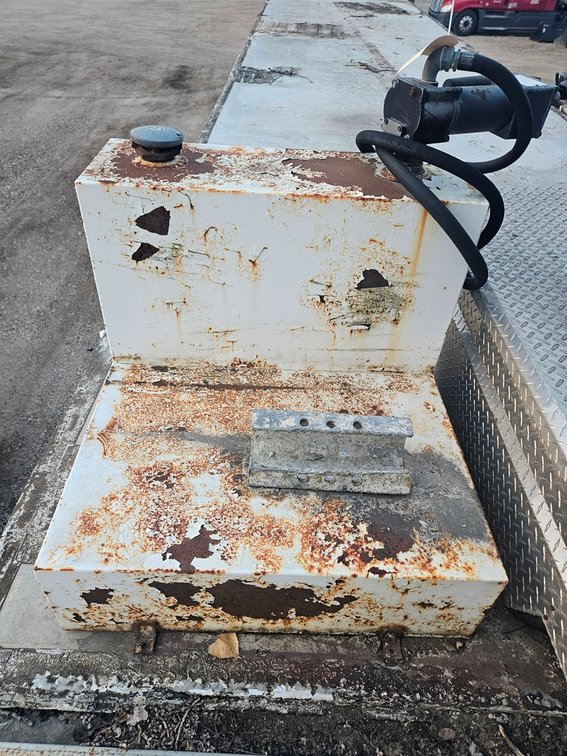 Saddle Fuel Tank with Pump, 30"x31"x24"