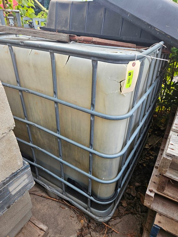 Poly Pallet Bulk Tank with Aluminum Cage