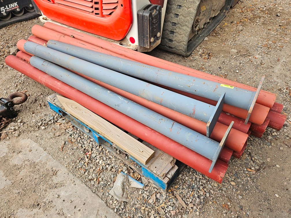 Pallet Assorted Metal Posts, 67" to 84"