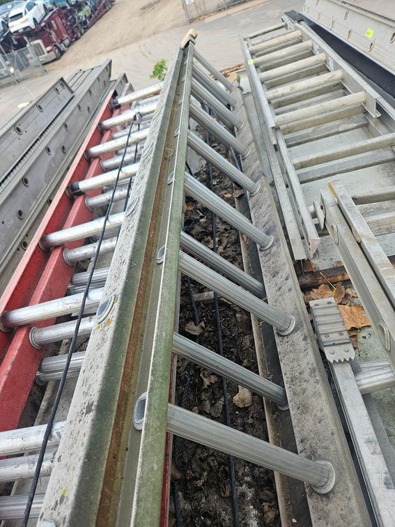 Fiberglass 32' Extension Ladder
