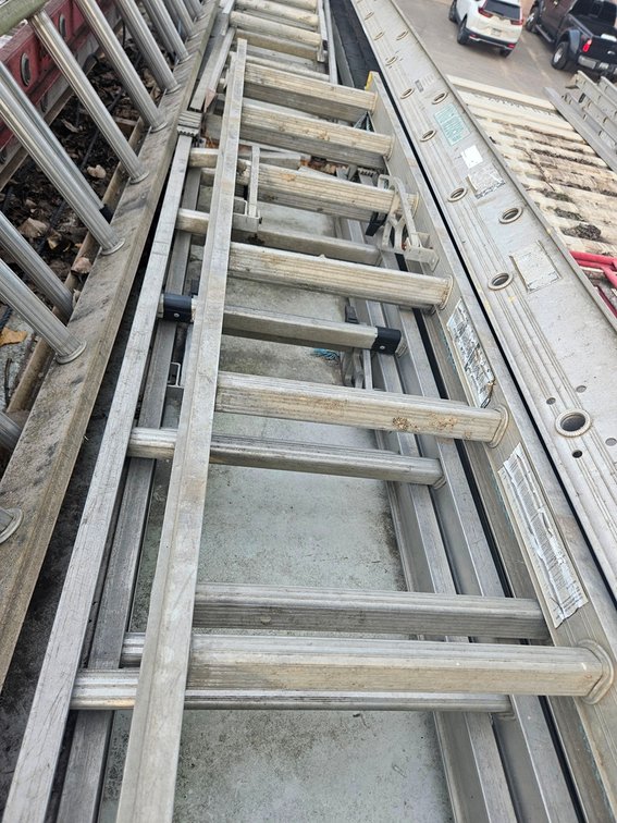 Aluminum 24' Extension Ladder