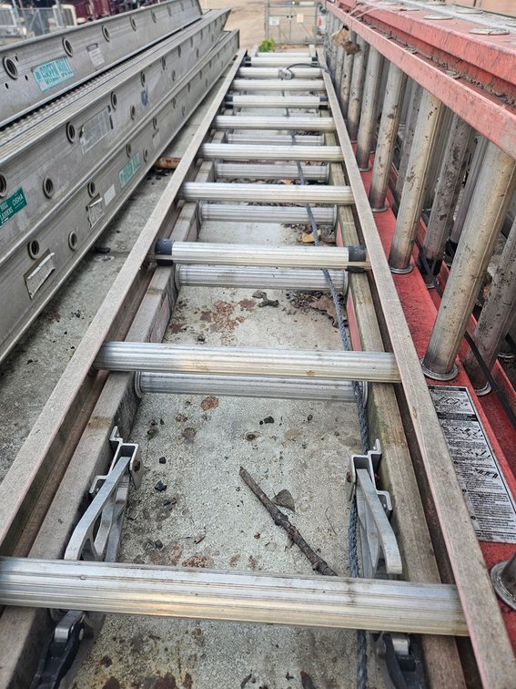 Fiberglass 28' Extension Ladder