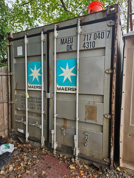 Shipping Container, 40'x8'x8'