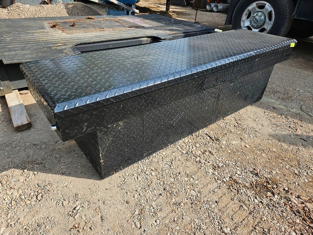 Diamond Plate Aluminum Truck Box, 70"x20"x20"