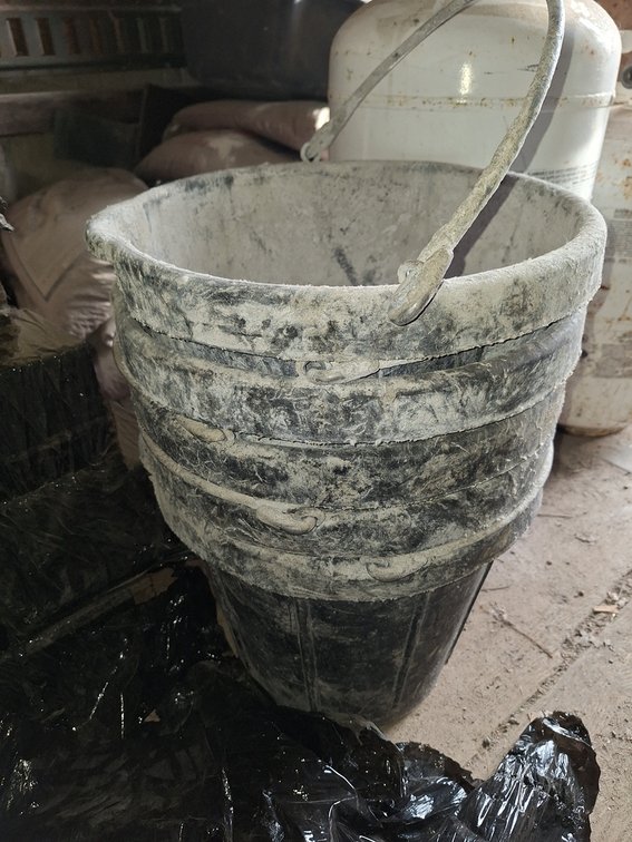 4 Rubber Mixing Buckets