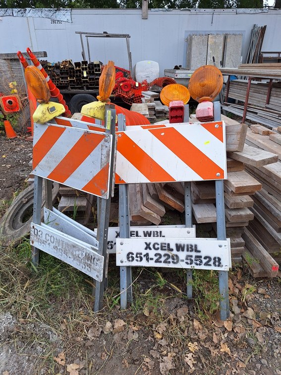 Assorted Safety/Traffic Lights, Barrel