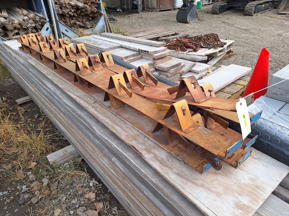 6 Flexible Metal Brackets