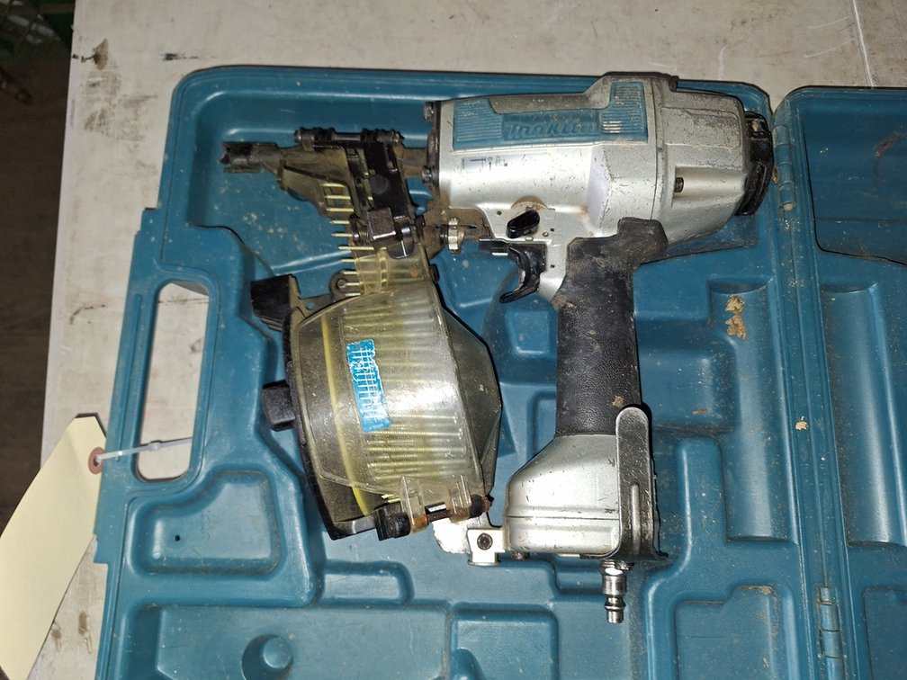 Makita Pneumatic Nailer