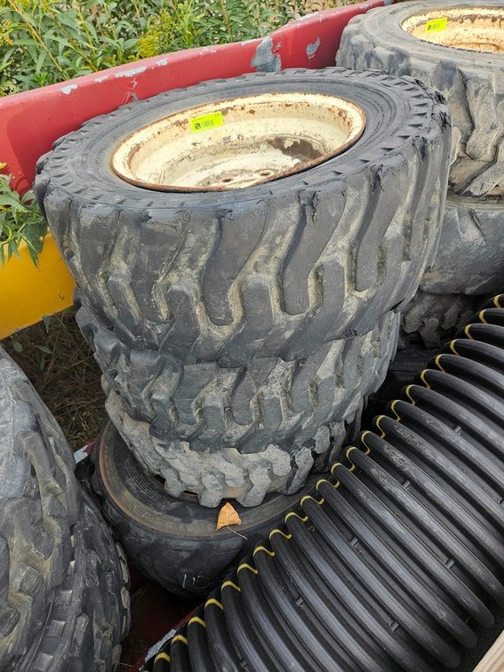 4 Bobcat Tires, 15"