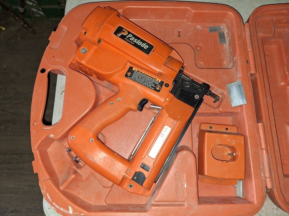 Paslode Impulse Finish Nailer with Charger