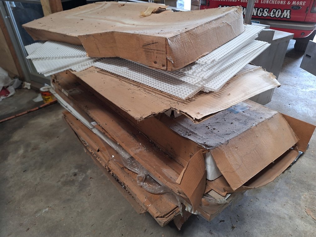 Pallet Assorted, Plastic Grates
