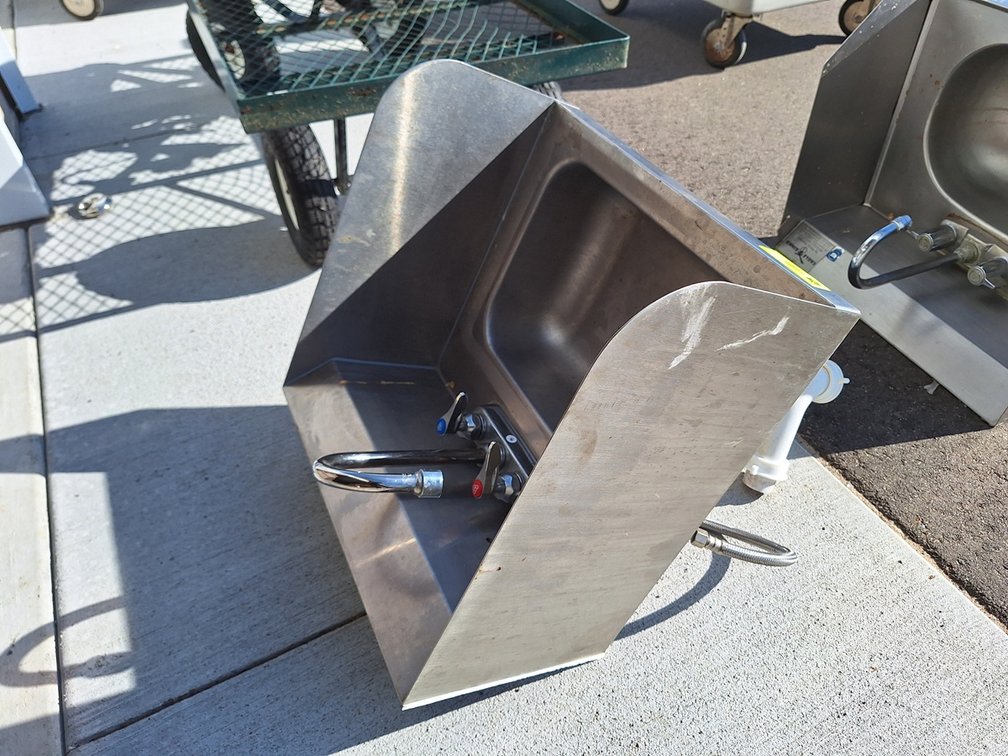 SS Hand Sink with Faucet, 17"x17"x14"