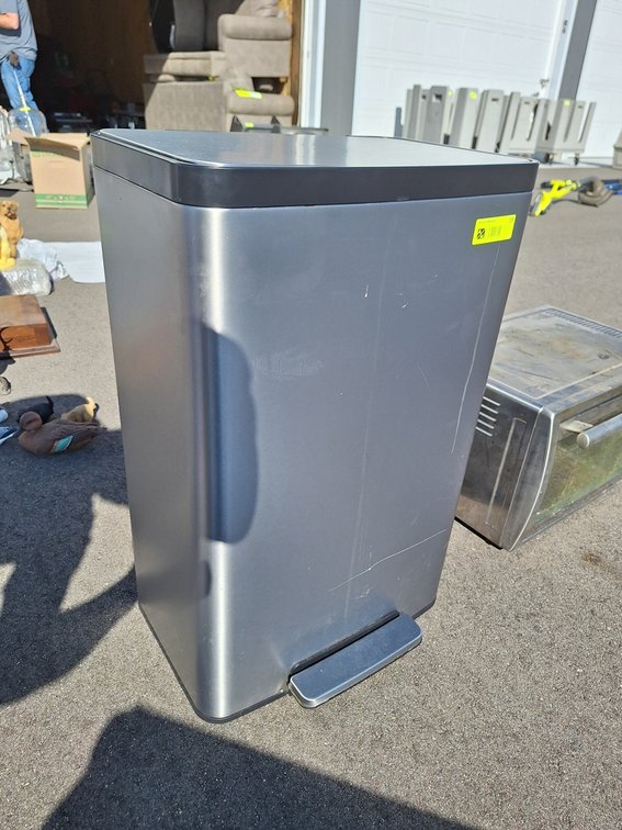 SS Trash Can with Foot Pedal