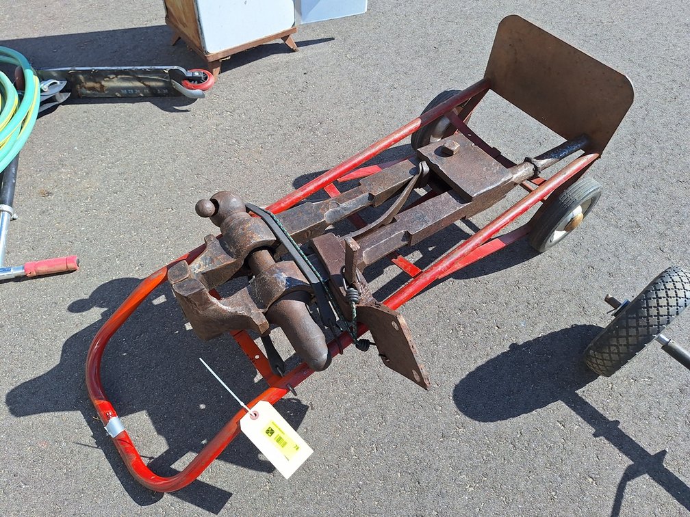 Iron City Heavy Duty Leg Vise, 6.5"