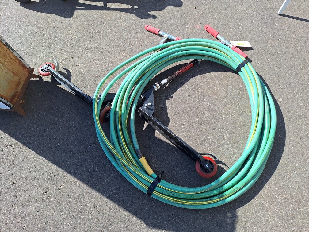 2 Scooters, Hose