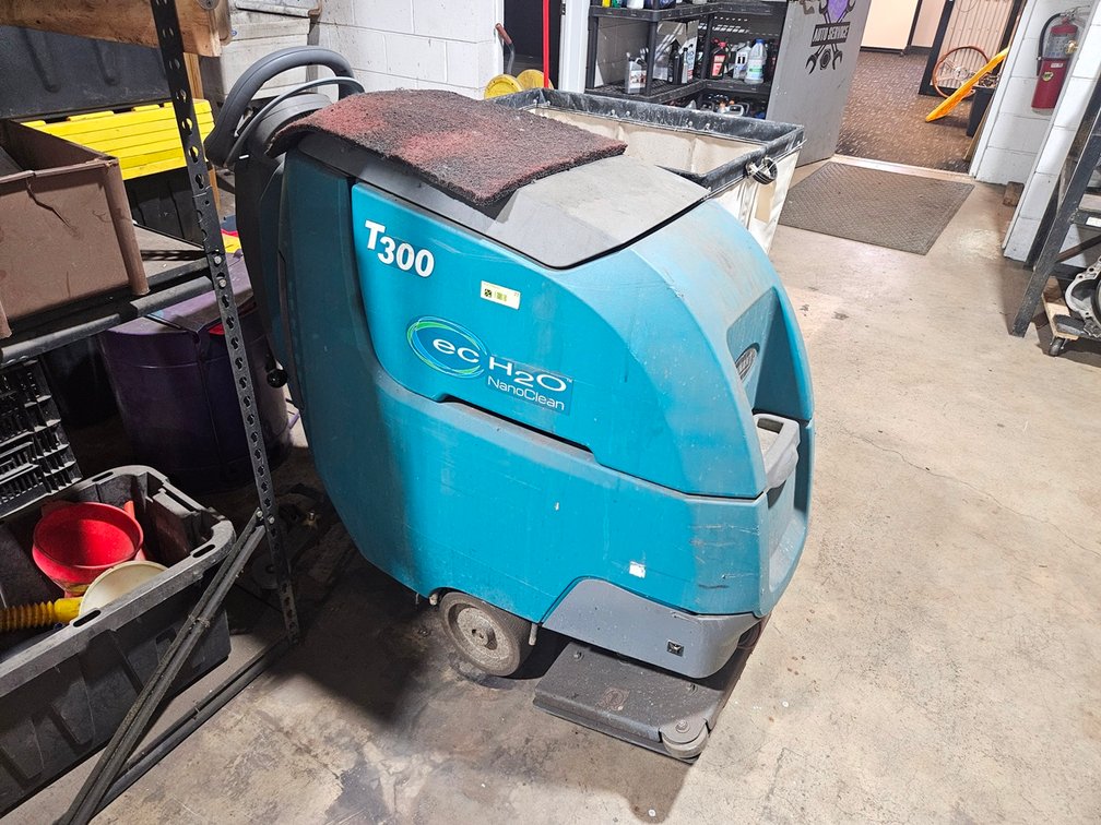 Tennant T300 ECH20 NanoClean Floor Scrubber