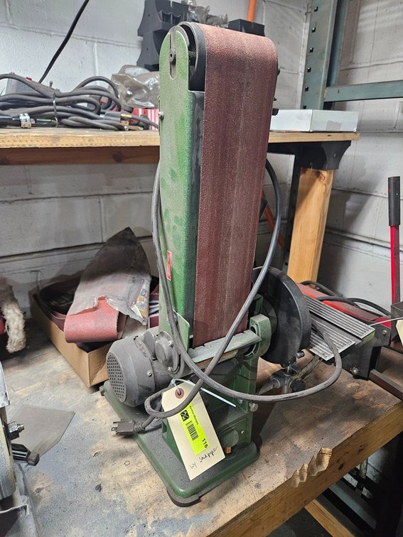 Central Machinery 4" Belt/6" Disc Sander with Related