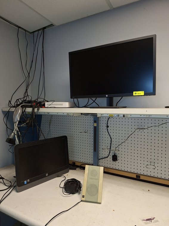 2 Monitors, Speakers