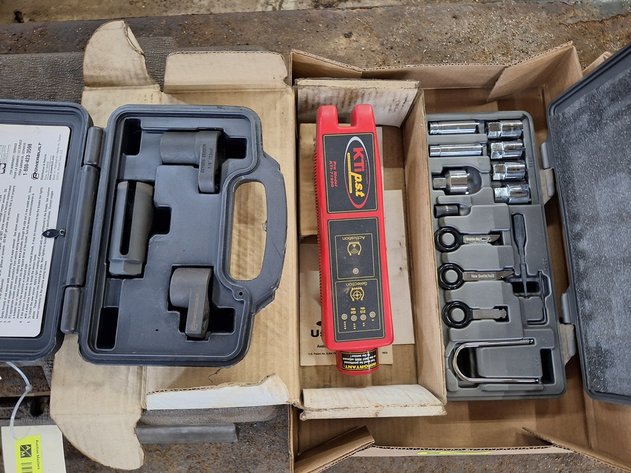 Image for 3 Assorted Specialty Tools