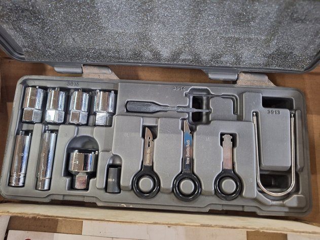 Image for 3 Assorted Specialty Tools