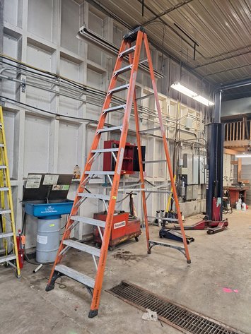 Image for Husky 12' Fiberglass Ladder