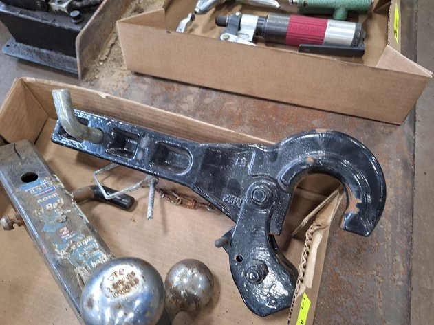 Image for 2 Trailer Hitches