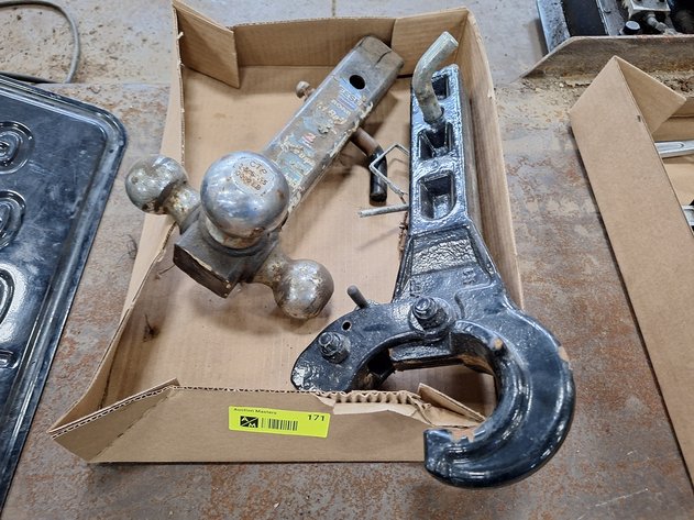 Image for 2 Trailer Hitches